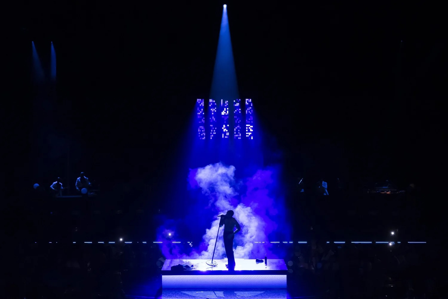 usher | RENDEZ-VOUS À PARIS, photo 6